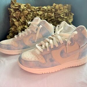 Nike Dunk High SE Sneakers